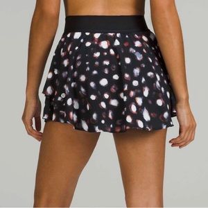 Lululemon Court Rival Skirt high waisted Size 6